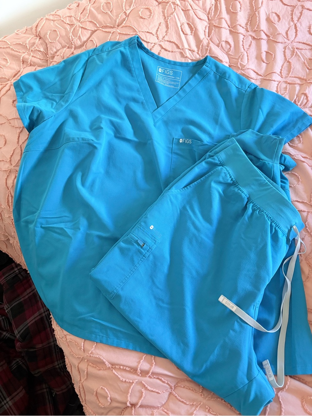 FIGS Women’s Turquoise Scrub Set - V-Neck Top & Drawstring Pants